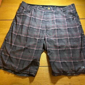 Travis Mathew plaid golf shorts 36